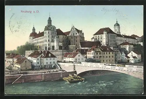 AK Neuburg a.D., Donaupartie mit Brücke, Häusern und Kirche