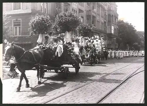 Fotografie Ansicht Berlin-Köpenick, Wäscherei-Festzug 1939 in der Lindenstr. 37-39