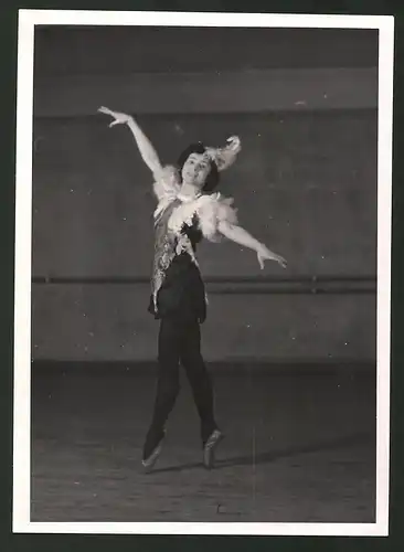 Fotografie Ansicht Wien, Tänzerin der Gruppe Grete Reinhart in der Urania, Ballett, Ballerina