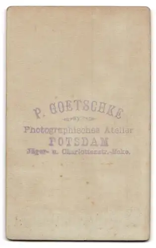 Fotografie P. Goetschke, Potsdam, Portrait halbwüchsiger Knabe mit Seitenscheitel