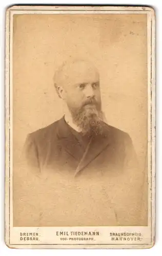 Fotografie Emil Tiedemann, Bremen, Portrait Herr mit Vollbart