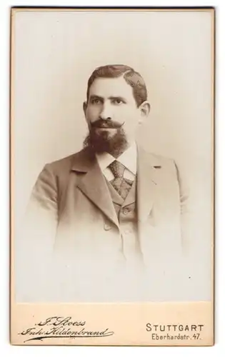 Fotografie F. Stoess, Stuttgart, Portrait stattlicher Herr mit Vollbart