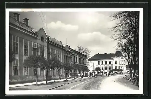 AK Doudleby n. Orl., Strassenpartie mit Gebäudeansicht