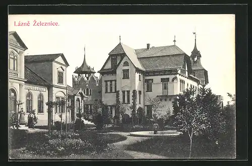 AK Lázne Zeleznice, Blick zur Kirche