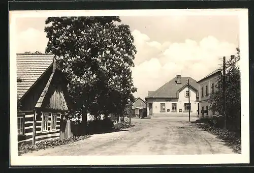 AK Konecchlumí u Jicína, Strassenpartie in der Ortschaft