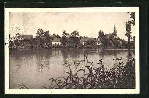 AK Bohuslavice, Blick über den Fluss zum Ort