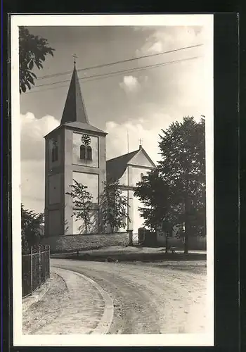 AK Roven, Blick in eine Strasse mit Kirche