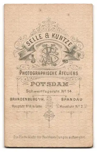 Fotografie Selle & Kuntze, Potsdam, Junge Frau im Sonntagskleid