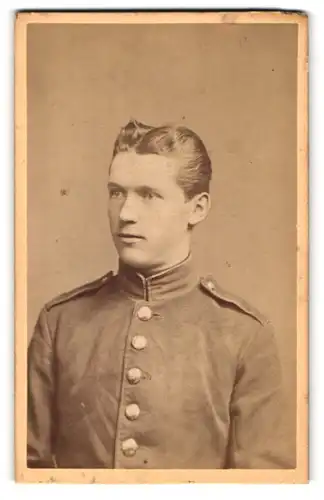 Fotografie Eulenstein, Leipzig, Portrait Soldat in Uniform
