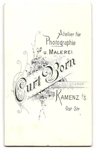 Fotografie Curt Born, Kamenz i/S, Portrait junger Mann in Anzug