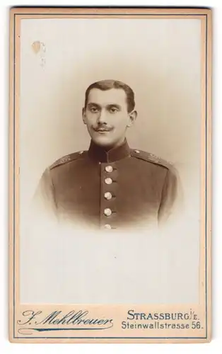 Fotografie J. Mehlbreuer, Strassburg i/E, Portrait Soldat in Uniform, Regiment 105