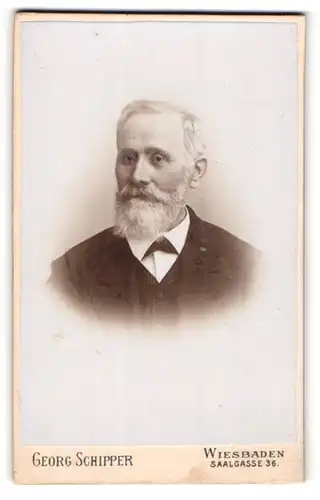 Fotografie Georg Schipper, Wiesbaden, Portrait betagter Herr mit grauem Haar und Bart