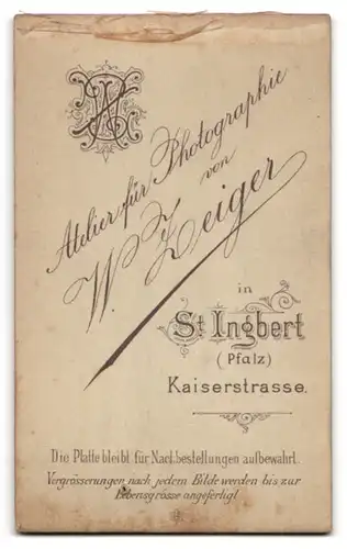 Fotografie W. Zeiger, St. Ingbert, Portrait charmant blickender junger Mann mit Schnurrbart