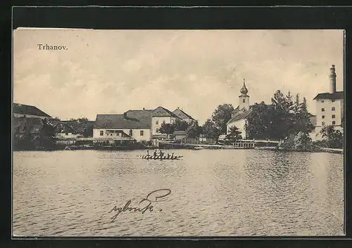 AK Trhanov, Blick vom Wasser auf die Ortschaft