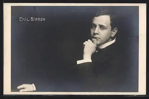 AK Schauspieler Emil Birron in nachdenklicher Pose