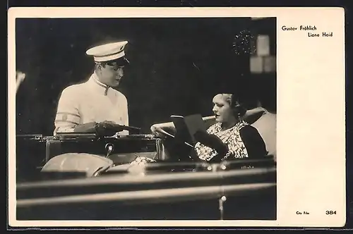 AK Schauspieler Gustav Fröhlich als Chauffeur und Schauspielerin Liane Haid im Auto sitzend
