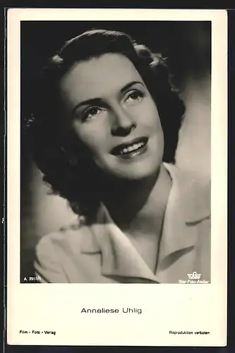 AK Schauspielerin Anneliese Uhlig lächelnd mit Blick nach oben