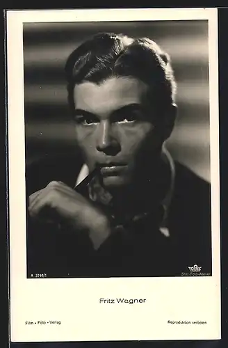 AK Schauspieler Fritz Wagner raucht Pfeife