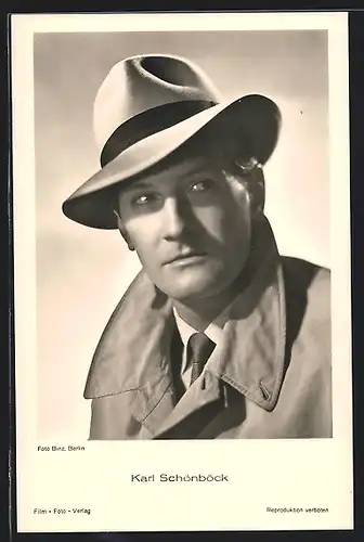 AK Schauspieler Karl Schönböck im Mantel und Hut