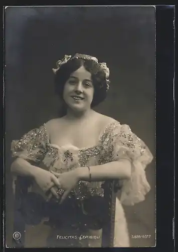 AK Schauspielerin Felicitas Cerigioli im Spitzenkleid