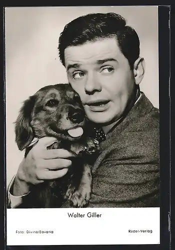 AK Schauspieler Walter Giller mit Hund