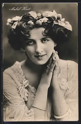 AK Schauspielerin Mabel Hirst mit Blumen im Haar