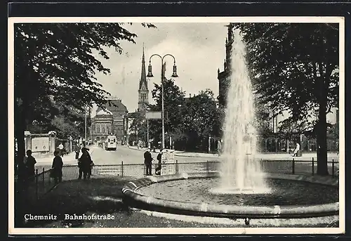 AK Chemnitz, Bahnhofstrasse mit Brunnen und Strassenbahn