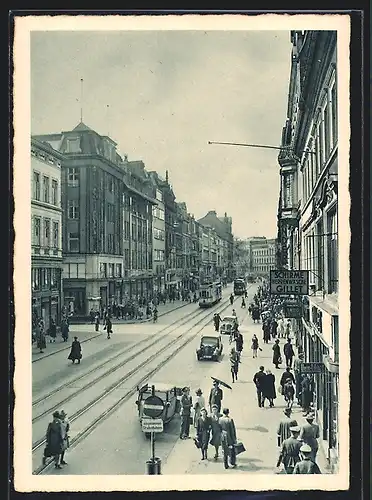 AK Saarbrücken, Strasse mit Geschäften und Strassenbahn