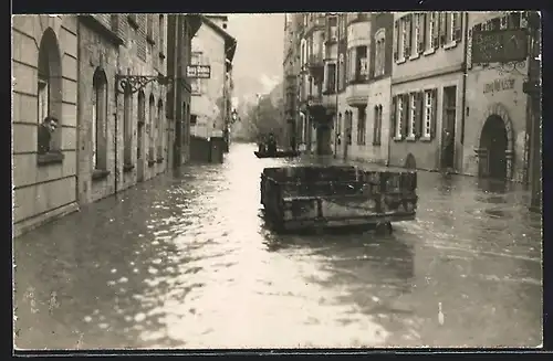 Foto-AK Heidelberg, Strassenpartie mit Wagen und Boot - Hochwasser 1914