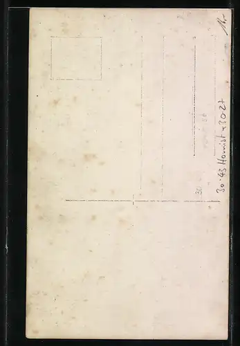 Foto-AK Hornist in Uniform mit Pickelhaube, Uniformfoto