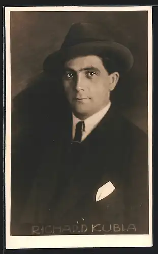 AK Opernsänger Richard Kubla im Anzug mit Hut