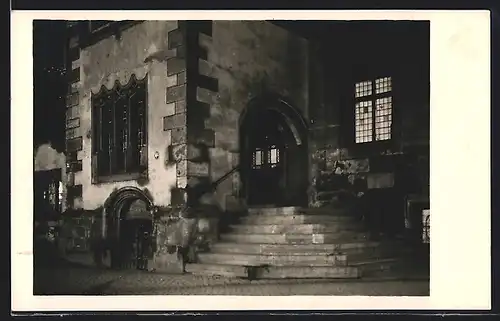 AK Halle a. S., Rathauseingang bei Nacht