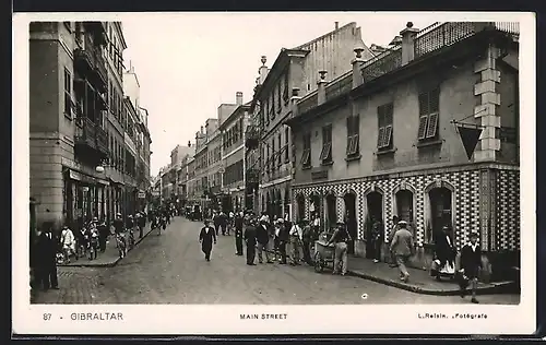 AK Gibraltar, Main Street