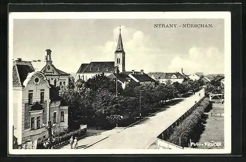 AK Nyrany, Strassenpartie mit Blick auf die Kirche