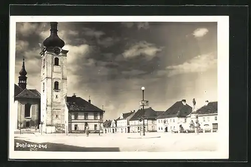 AK Dobrany, Zentraler Platz mit Kirche