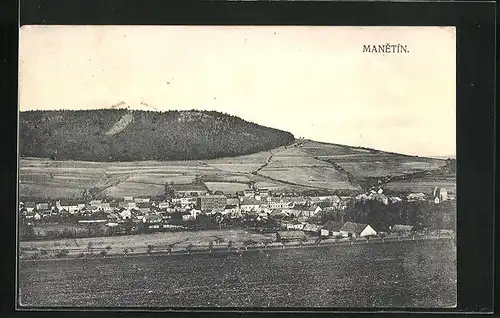 AK Manetín, Panoramablick auf die Ortschaft