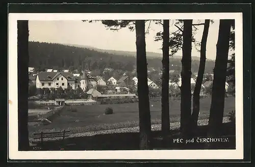 AK Cerchovem, Ortsansicht mit Häusern und Waldlandschaft