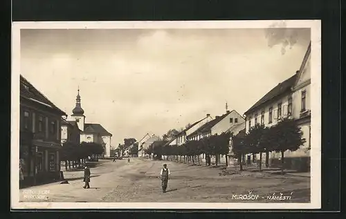 AK Mirosov, Namesti, Dorfansicht mit Kirche und Häusern