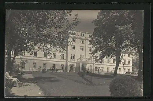 AK Konstantinsbad, Kurhaus vom Garten gesehen