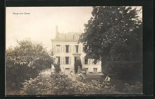 AK Pacy-sur-Eure, Gartenpartie mit Gebäudeansicht