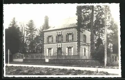 AK Breteuil-s-Ton, Gebäudeansicht im Sonnenschein