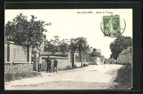 AK Ste-Colombe, Route de Vernon, Blick in eine Strasse