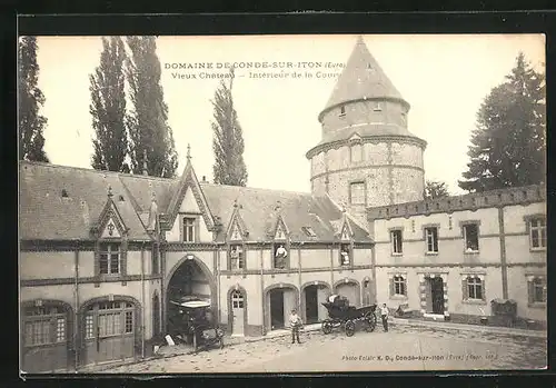 AK Condé-sur-Iton, Vieux Chateau, Intérieur de la Cour