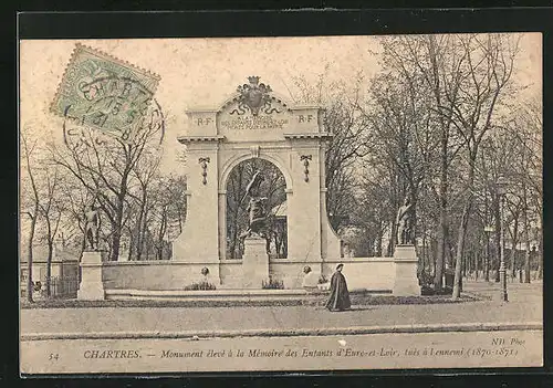 AK Chartres, Monument élevé à la Mémoire des Enfants d`Eure-et-Loire