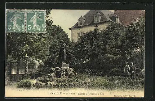 AK Janville, Hospice, Statue de Jeanne d`Arc