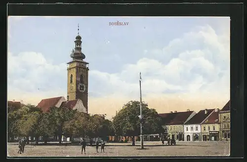 AK Sobeslav, Marktplatz mit Blick zur Kirche im Sonnenschein