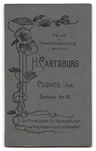 Fotografie H. Cartsburg, Coswig i / Anh., Portrait bürgerliche Dame mit zurückgebundenem Haar