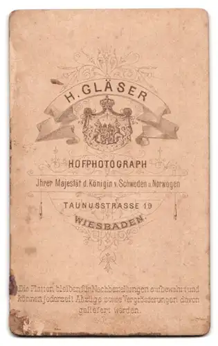 Fotografie H. Gläser, Wiesbaden, Portrait junge Dame im hübschen Kleid mit Amulett