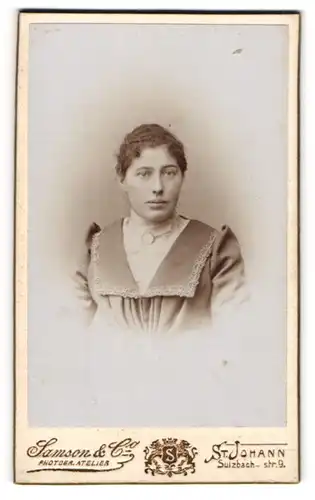 Fotografie Samson & Co., St. Johann, Dame in eleganter Sonntagsbekleidung