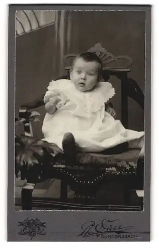 Fotografie Ph. Dürr, Gummersbach, Baby im weissen Kleid